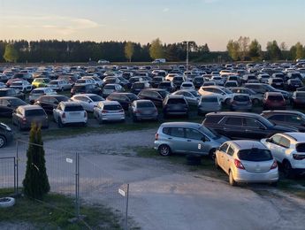 Główne zdjęcie parkingu Parking Pod Wiatrakiem - lotnisko Warszawa-Modlin (WMI) Parking Pod Wiatrakiem - lotnisko Warszawa-Modlin (WMI) - główne zdjęcie parkingu